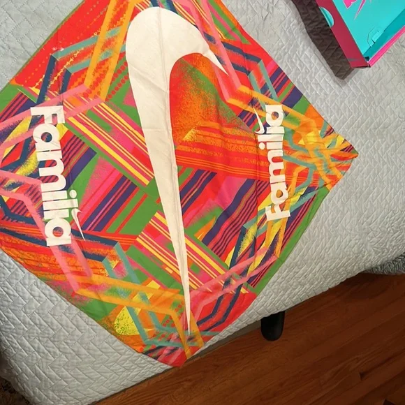 COPY - 2021 AirMax 90 Latino Heritage Month, gently used, with Bandana. - Picture 5 of 6